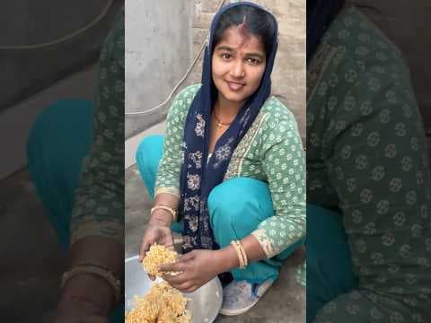A disabled duckling helps his cat friend 🐥#duckrescue #cuteanimals #animaanimals