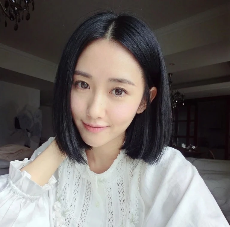 我們的 女性 範例模特兒示範 齊切鮑伯頭