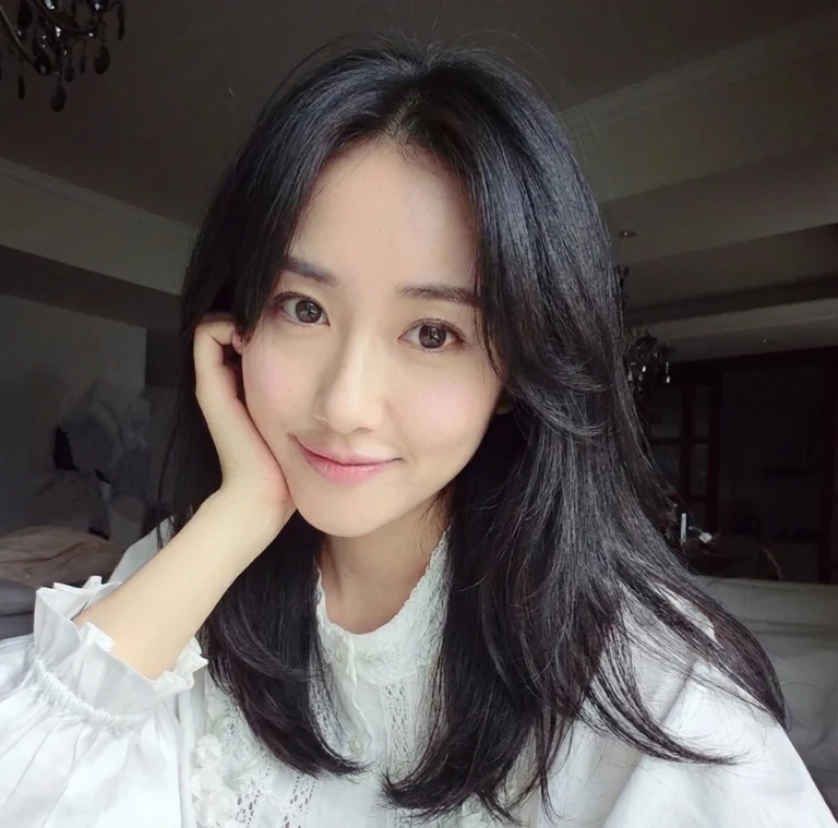 我們的 女性 範例模特兒示範 長層次