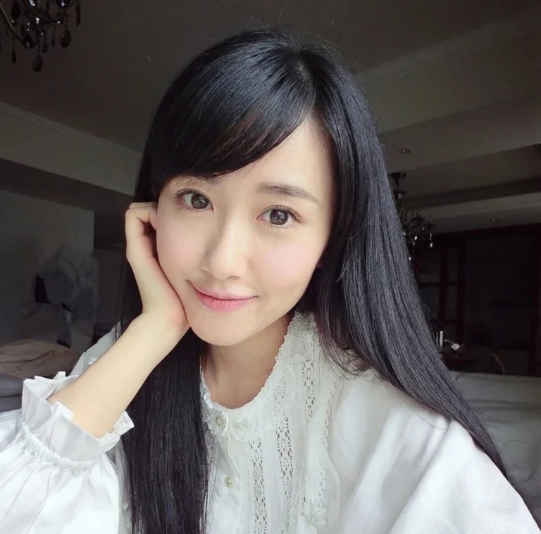 我們的 女性 範例模特兒示範 旁分瀏海